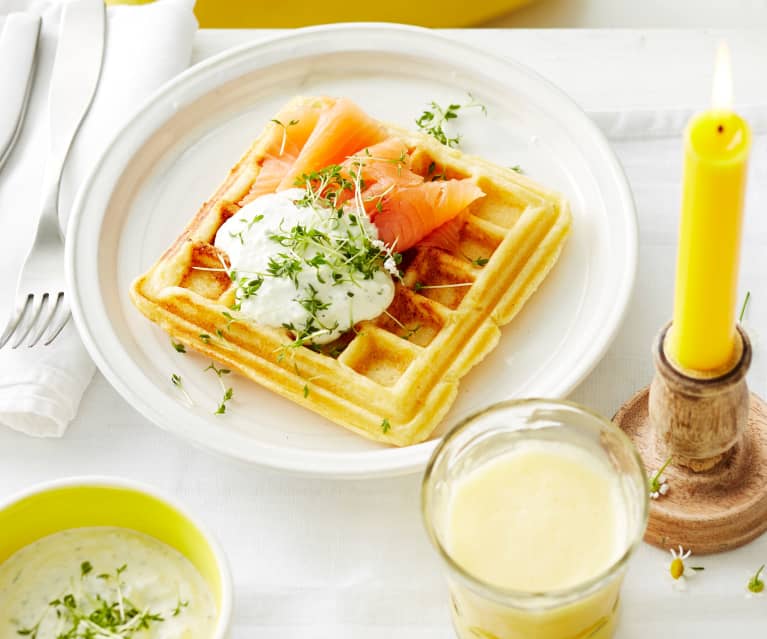 Pikante Waffeln mit Räucherlachs