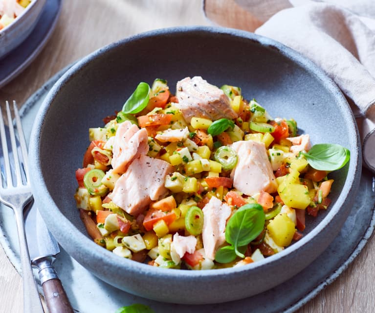 Lachs mit Mozzarella-Mango-Tomaten-Salat