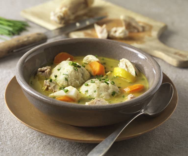 Kräftige Hühnersuppe mit Bröselknödel