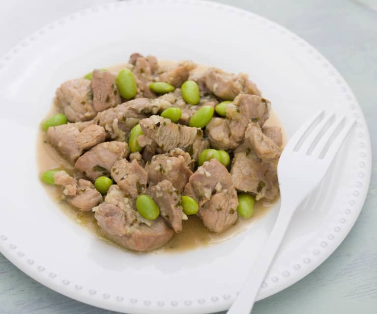 Pavo al ajillo con edamame