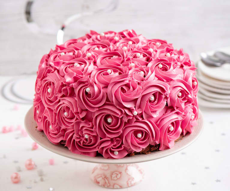 Różowy tort z kremem malinowym