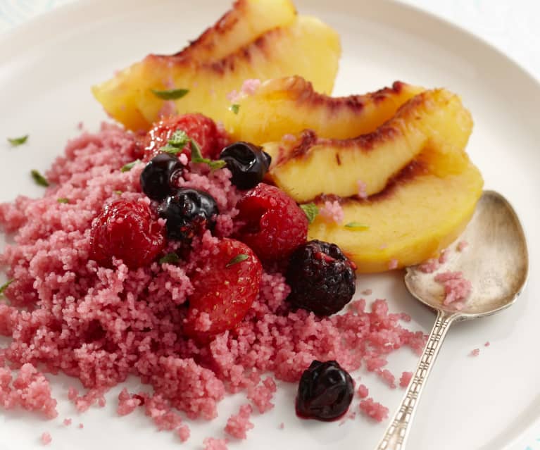 Couscous aux pêches et fruits rouges