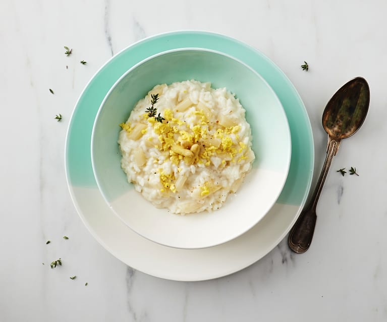 Risotto agli asparagi bianchi con uovo grattugiato