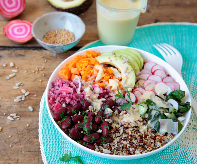 Buddha bowl au quinoa et légumes variés