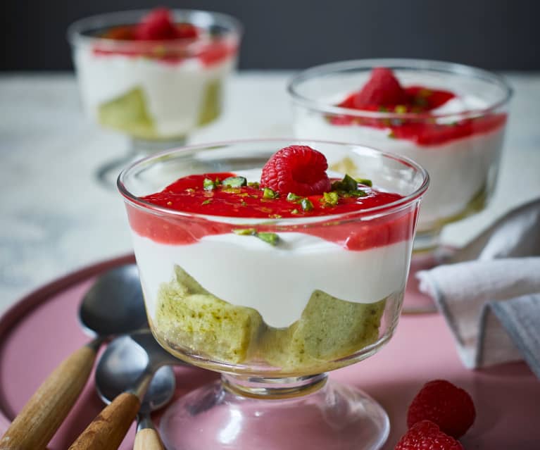 Veganes Himbeer-Pistazien-Trifle