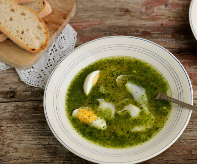 Sopa de cilantro, bacalao y huevos