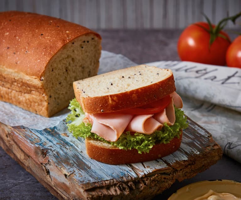 Pan de caja con semillas de amapola