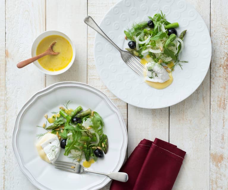 Fenchel-Spargel-Salat mit weichem Camembert