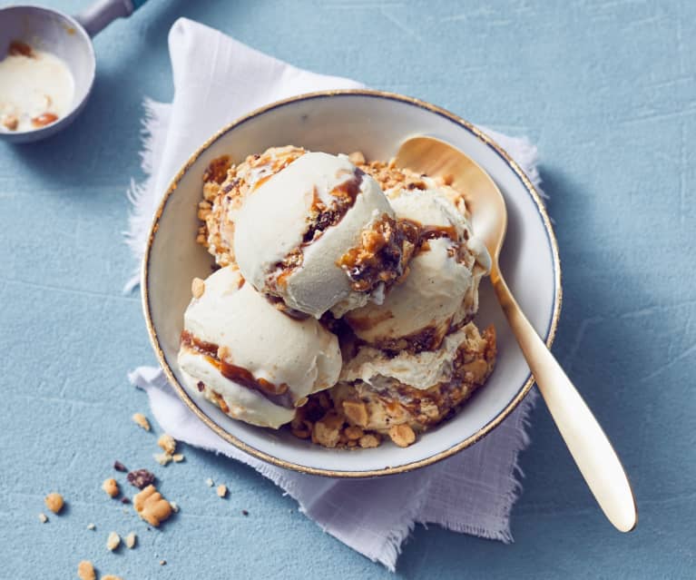 Crème glacée au caramel et aux cacahuètes