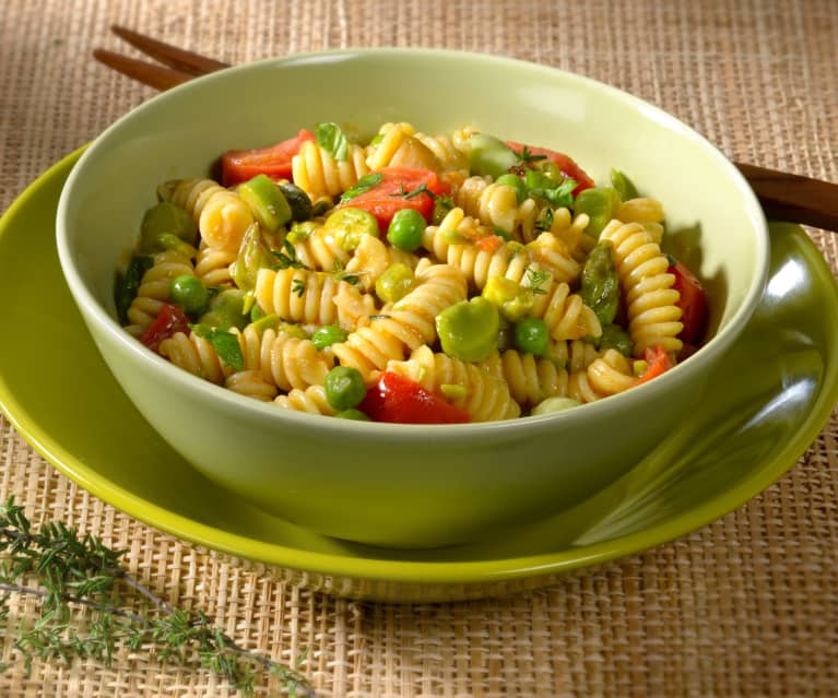 Penne ai legumi con pesto di verdure