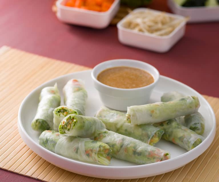 Rollitos de obleas de arroz con verduras y gambas