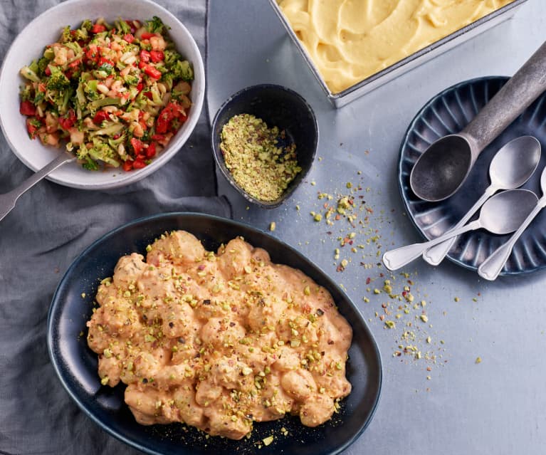 Menu: Gnocchi com molho de tomate e mascarpone; Salada de brócolos e sorbet de fruta