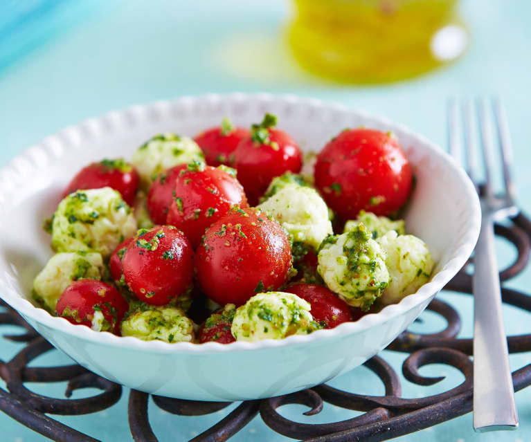 Ensalada de tomates y pesto de quelites