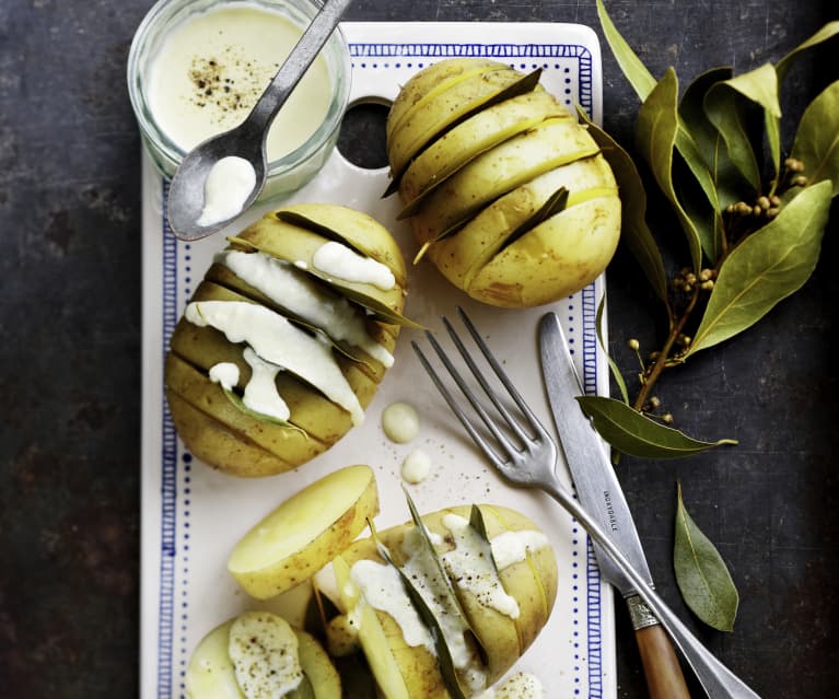 Pommes de terre en éventail à la crème de gouda