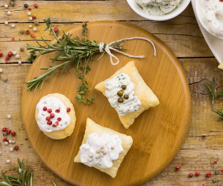 Salatini di pasta sfoglia con tris di creme ai pepi