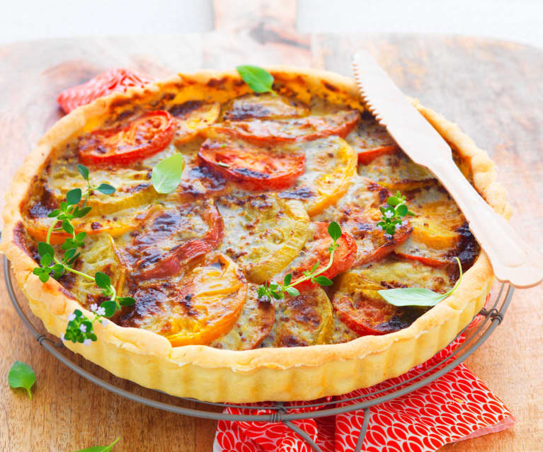 Tarte aux tomates de couleur et roquefort