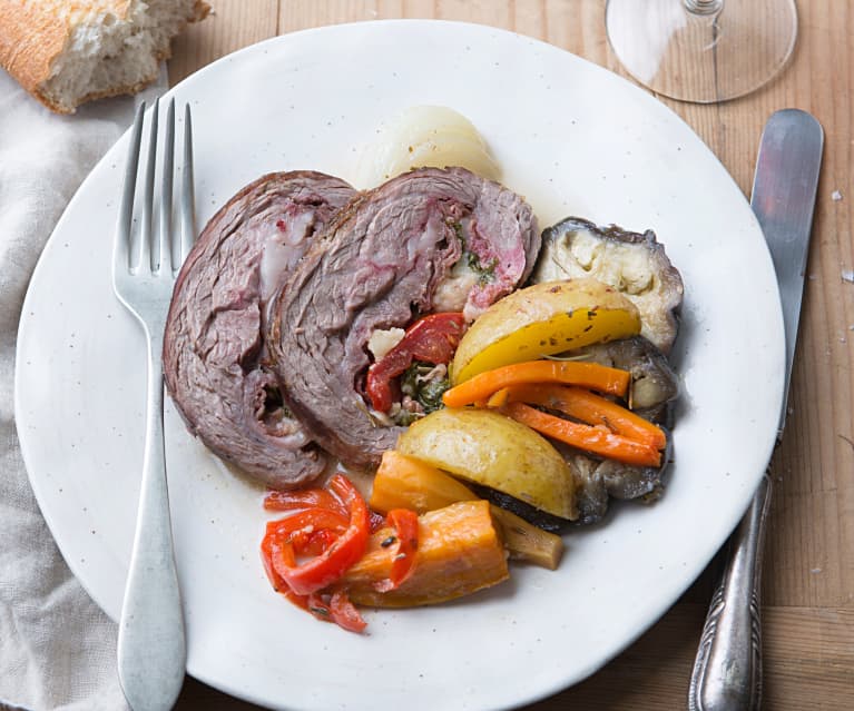 Foto de Preparación rollo de carne relleno con huevos y verduras