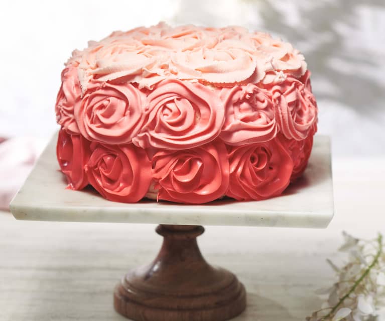 Tarta de piña y coco con frosting de rosas