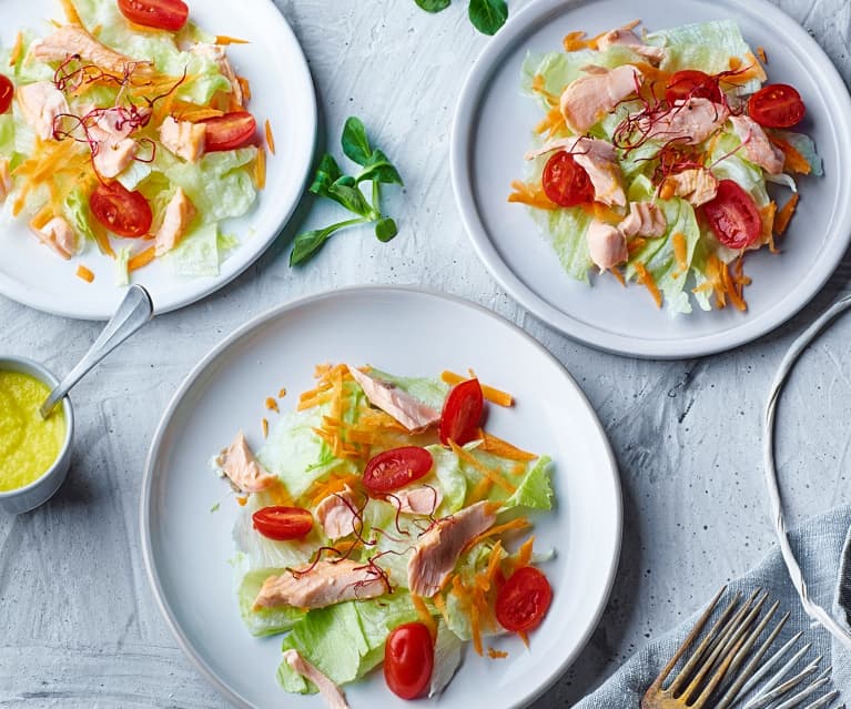 Insalata di salmone con dressing al mango