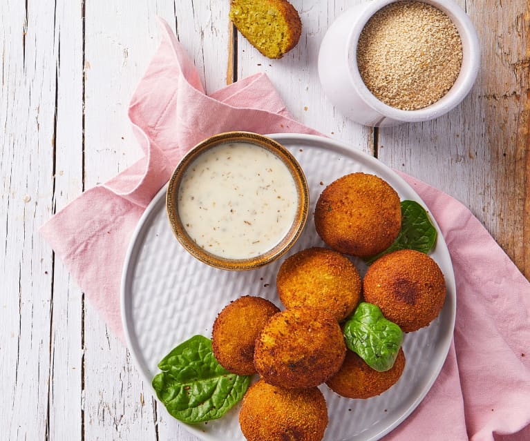 Frittelle di pane speziate con salsa Tzatziki