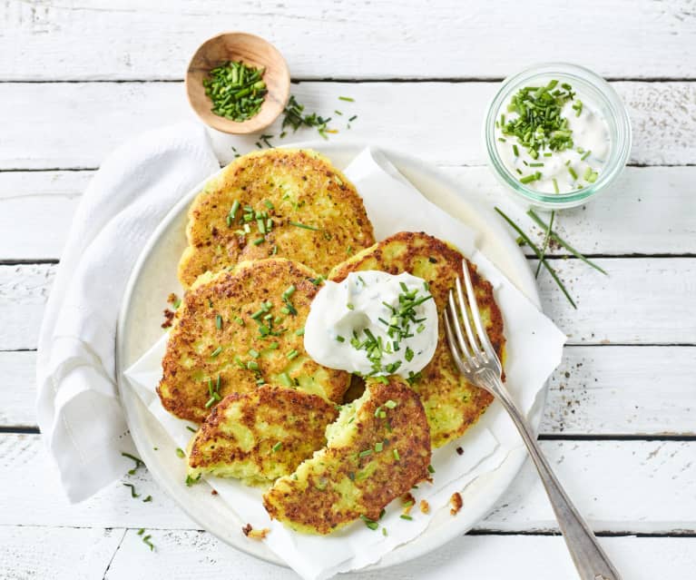 Zucchini-Kartoffelpuffer mit Sour Cream