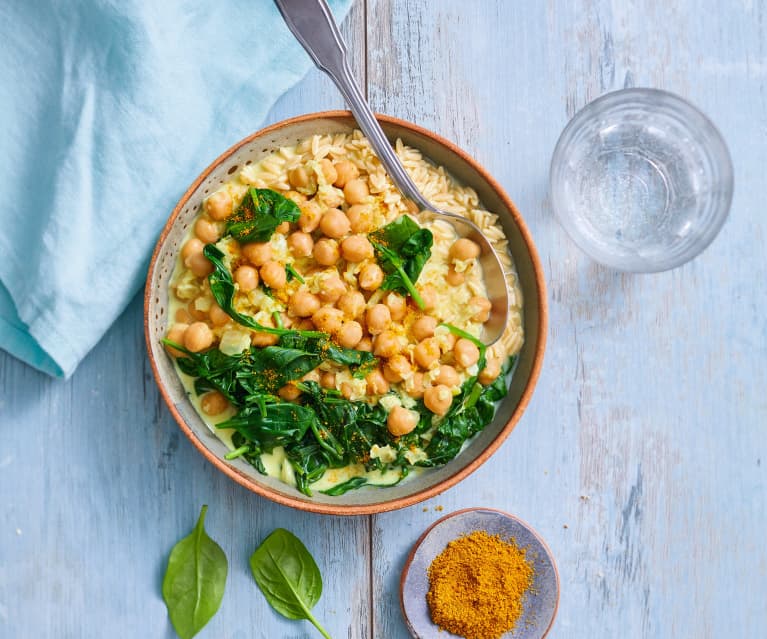 Curry de pois chiches, orzo et épinards