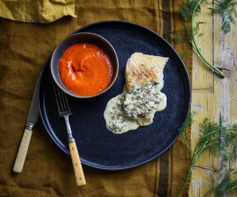 Bacalhau em sous-vide com molho de aneto e puré de pimentos assados