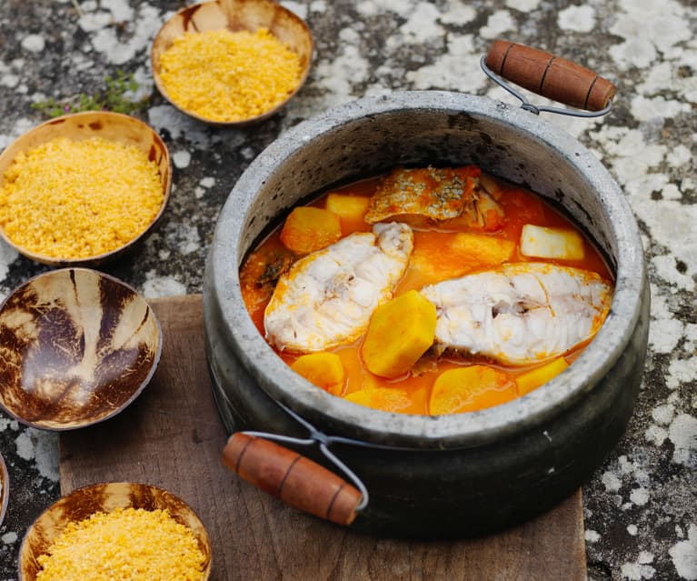 Ragout de poisson à la farine de manioc (Muzongué avec musseque)