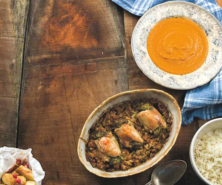 Creme de legumes, coxas de frango recheadas, arroz e maçãs ao vapor