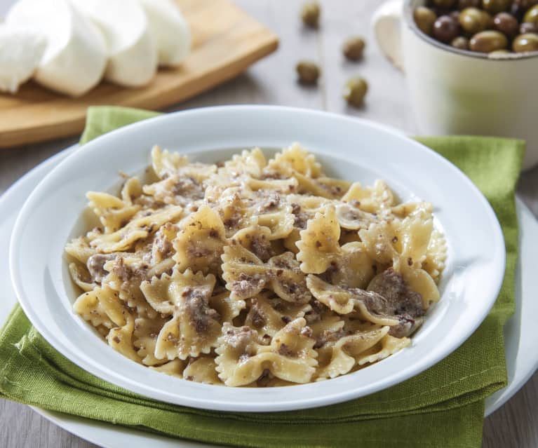 Farfalle alle olive e mozzarella