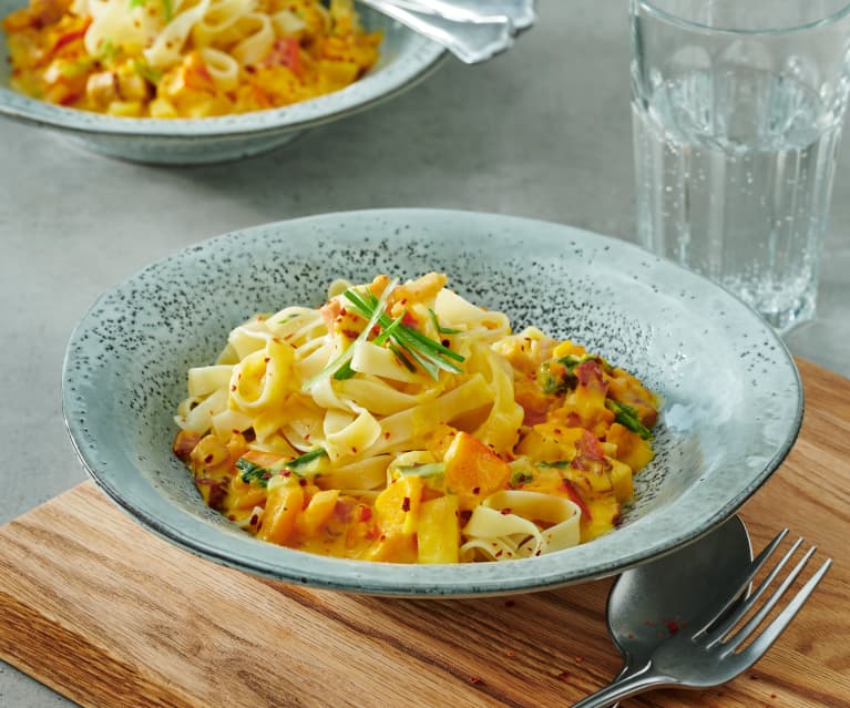 Kürbis-Mango-Sauce mit Bandnudeln