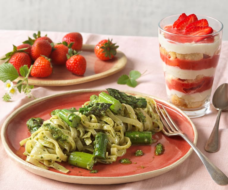 Menü: Tagliatelle mit Spargel und Basilikumpesto, Erdbeer-Tiramisu im Glas