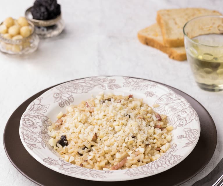 Risotto con speck, noci di macadamia e prugne secche