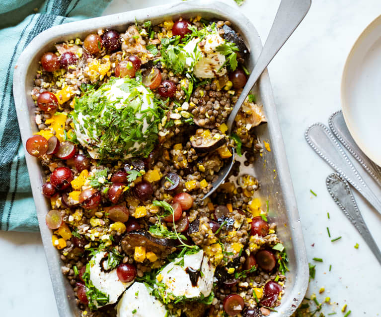 Salade de lentilles aux raisins, figues, potimarron et mozzarella aux herbes