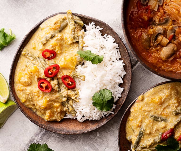 Massaman curry di zucca e pollo con zuppa di cocco