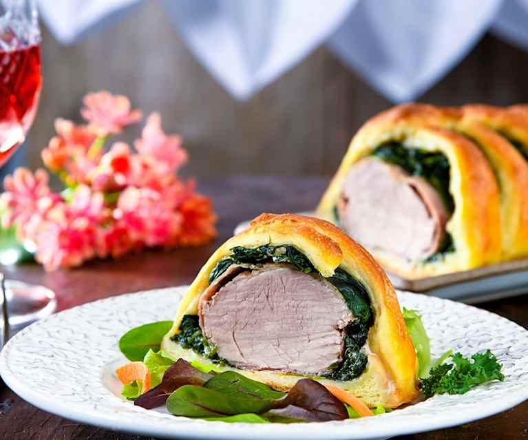 Filetto di maiale ed erbette in gabbia di pane