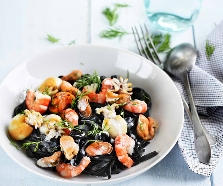 Linguines à l'encre de seiche aux fruits de mer - Cookidoo® – het