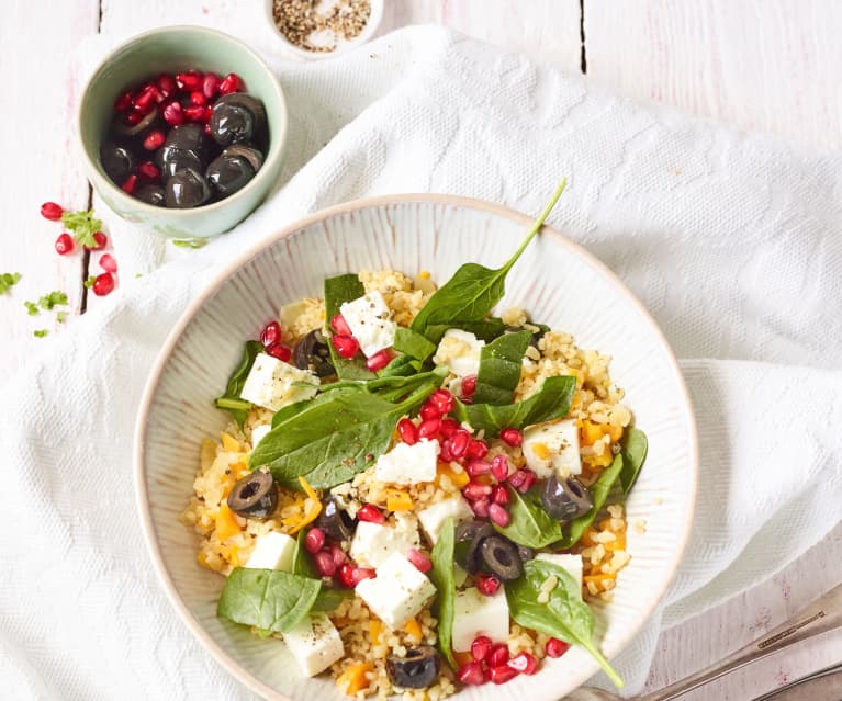 Bulgursalat mit Granatapfelkernen und Feta