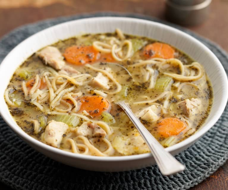 Easy Chicken Noodle Soup (Best Quick Recipe) - Fifteen Spatulas