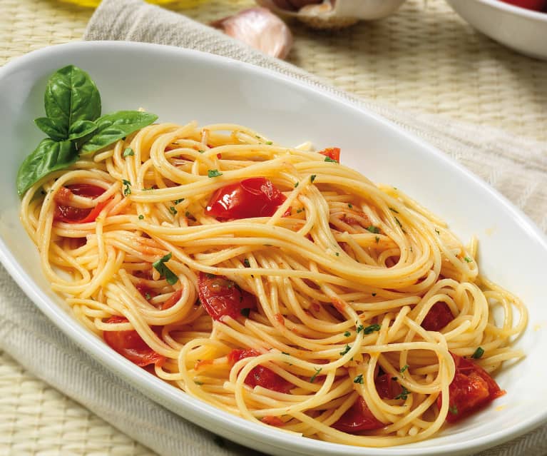 Spaghetti with Garlic, Olive Oil and Tomatoes - Cookidoo® – the official  Thermomix® recipe platform