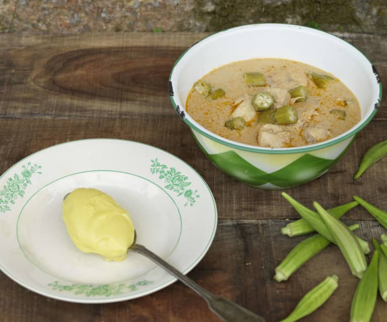 Muamba de ginguba com galinha e funje de milho