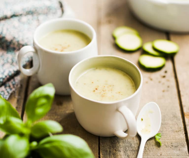 Soupe froide courgette, chèvre et cumin