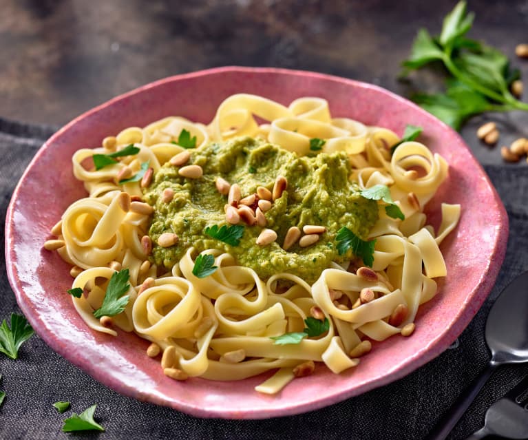 Tagliatelle mit Bohnenpesto