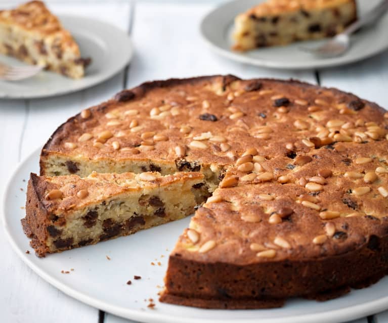 Zucchini-Kuchen mit Pinienkernen