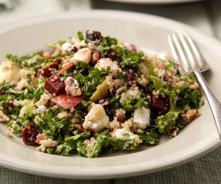 Quinoa-salat med rødbede, æble og gedeost