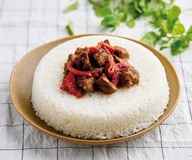 Guisado de borrego com arroz a vapor