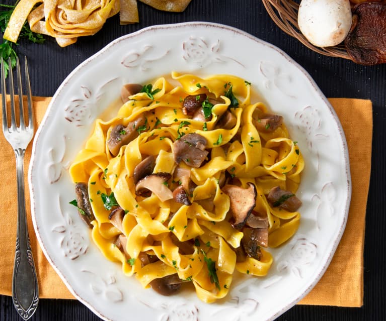 Tagliatelle di kamut ai funghi (vegan)