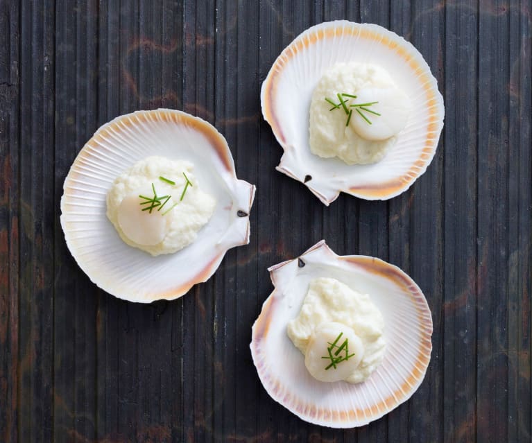 Noix de Saint-Jacques vapeur à la purée de chou-fleur et de truffe