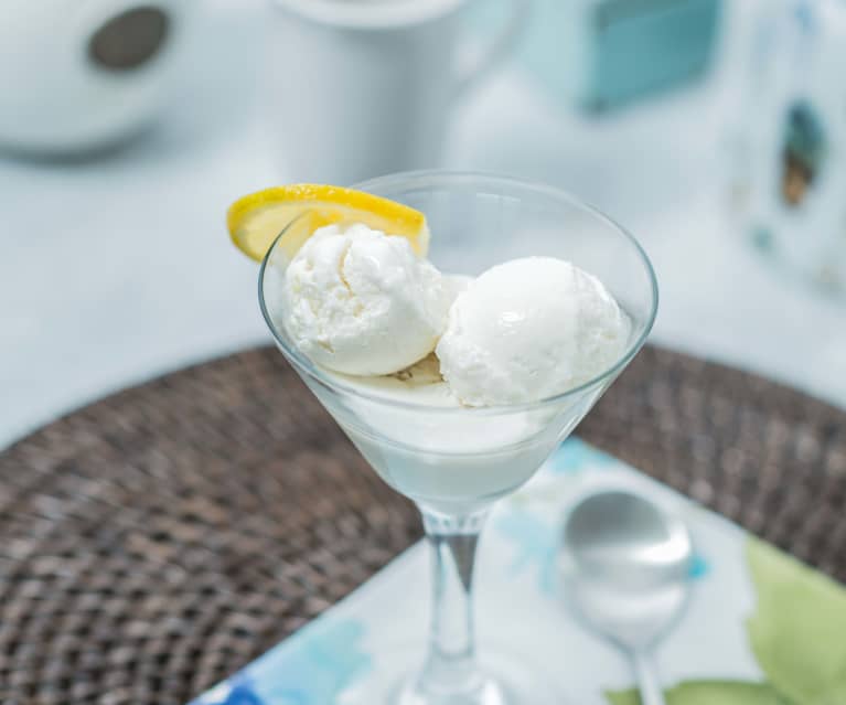 Helado de queso de cabra, yogur y miel