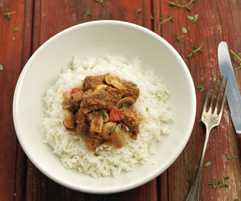 Guisado de vitela, cogumelos e pimentos